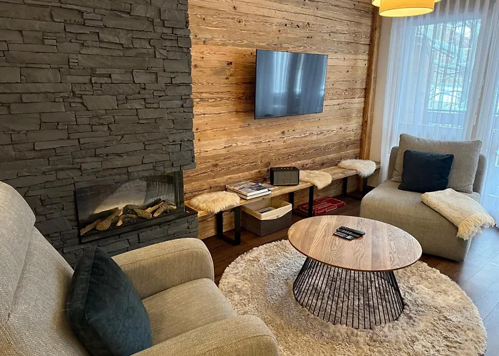 Everest Apartment